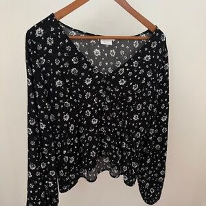 Abound Black Floral Top with Vneck and buttons, size Large